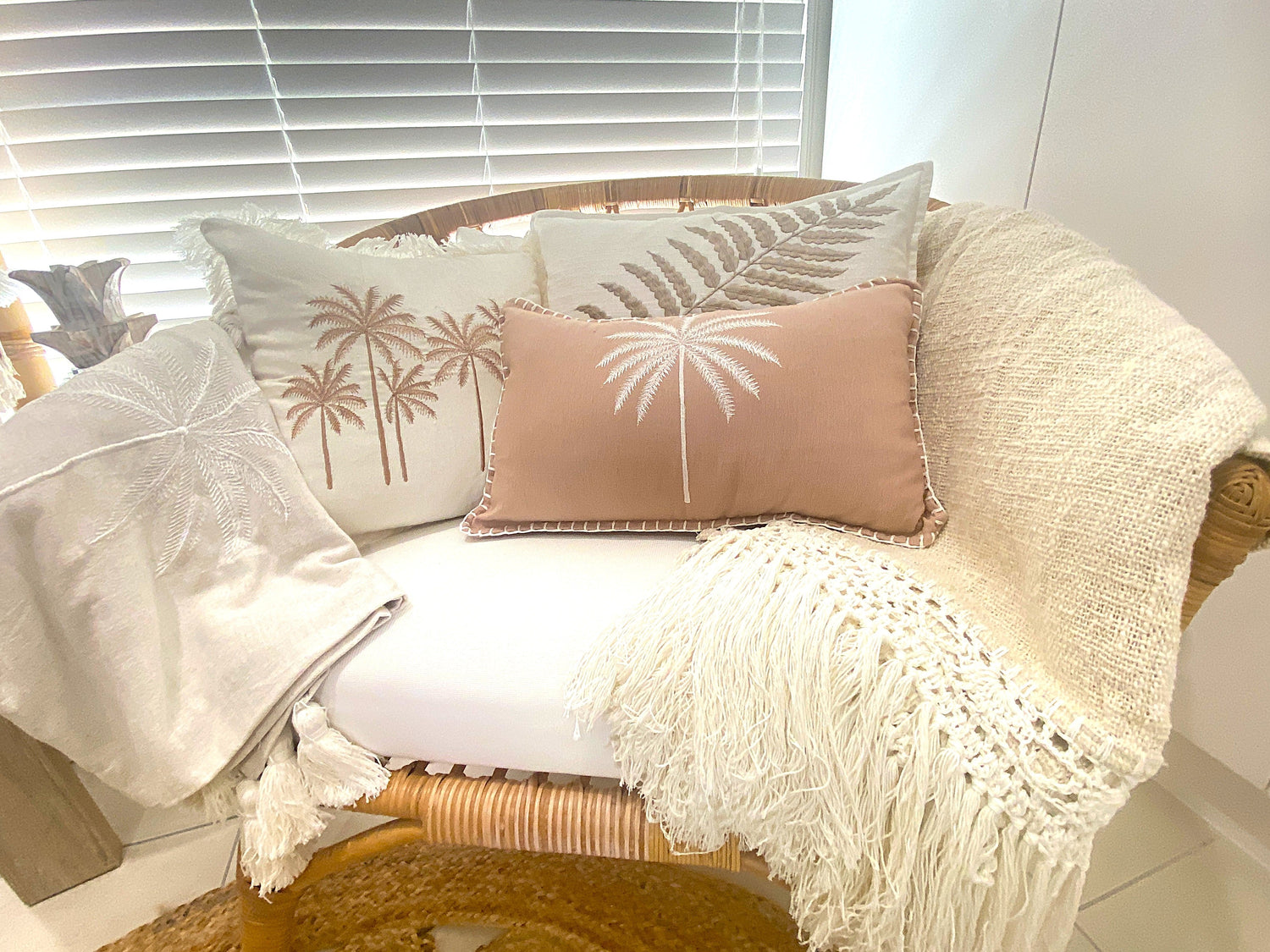 - Sanctuary Spaces – Soft furnishings, lanterns, and calming Balinese water features.