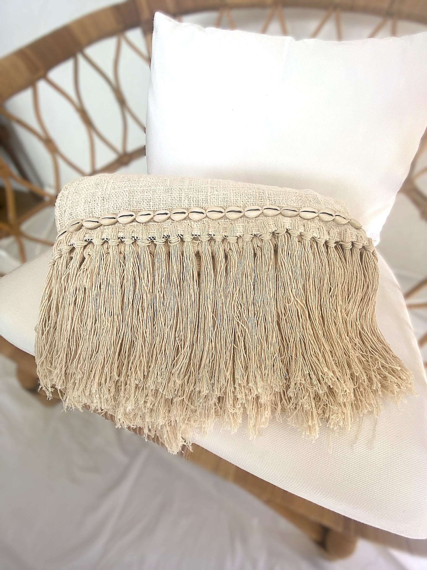 Driftwood Cowrie Shell - Thick Weave Throw Rug - Off White