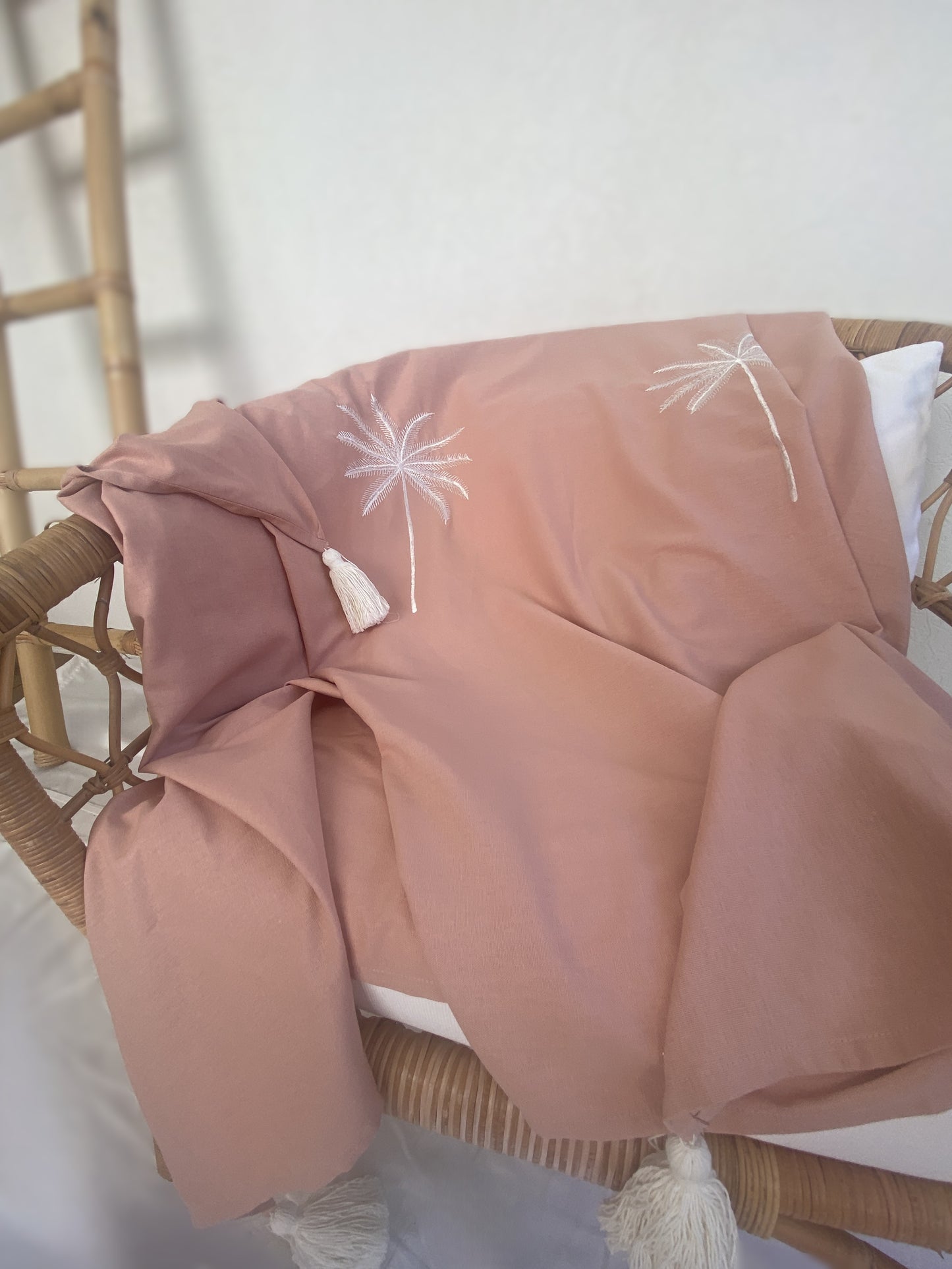 Palm Beach Lightweight Throw Rug - Dusty Pink